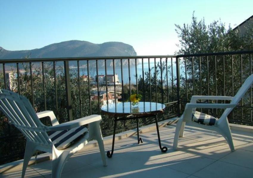 Qlistings - Spacious house in Buljarica with great sea views Property Image