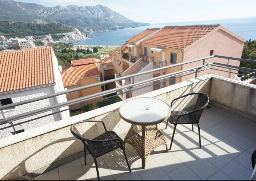 Qlistings - Cozy one-bedroom apartment in a complex with swimming pools, Becici Property Image