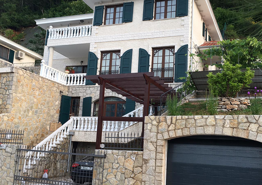 Qlistings - Beautiful villa in a seafront complex - Kostanjica, Kotor Bay Property Image